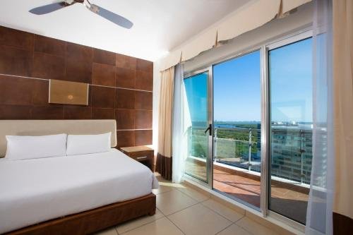Krystal Urban Cancun & Beach Club